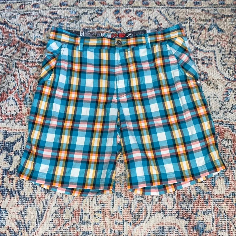 Lululemon Men’s Kahuna Blue Plaid Shorts SZ 36 EUC - Picture 1 of 3